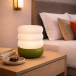 ⁦מנורת שולחן מעוצבת מקולקציית קומו - דגם טוטם רחב⁩ – תמונה ⁦9⁩